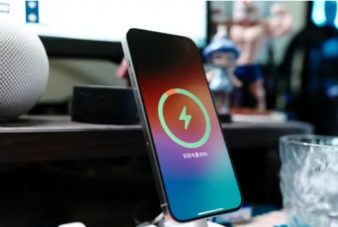 顺义苹果15换屏服务分享用什么充电器给iPhone15充电更好 